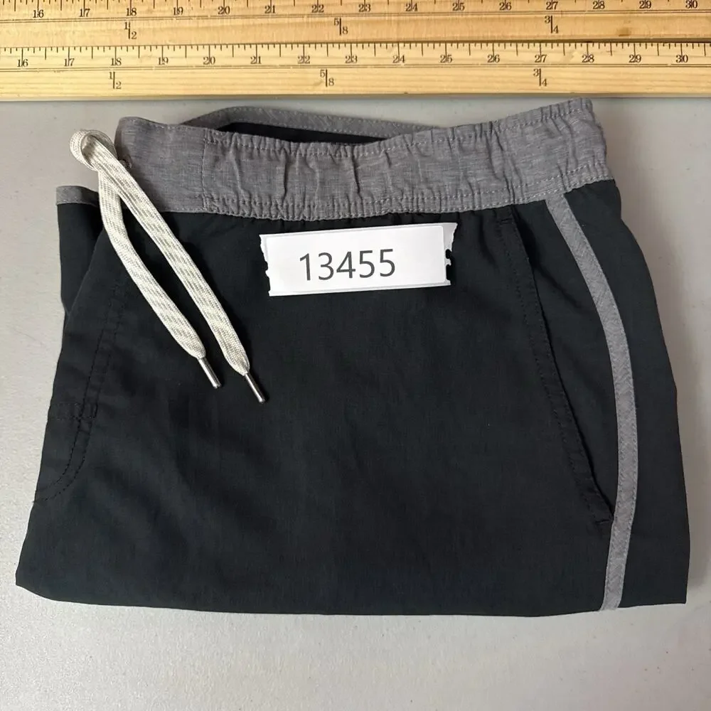 Vuori Banks Shorts Mens XL Black Gray 7 Inch Performance Athletic Swim Hybrid